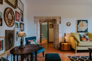 Interior - Bed and Breakfast 'Suite Tramuntana Im Es Llobets' with Mountain View, Wi-Fi and Air Conditioning (Llucmajor)