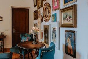 Interior - Bed and Breakfast 'Suite Tramuntana Im Es Llobets' with Mountain View, Wi-Fi and Air Conditioning (Llucmajor)