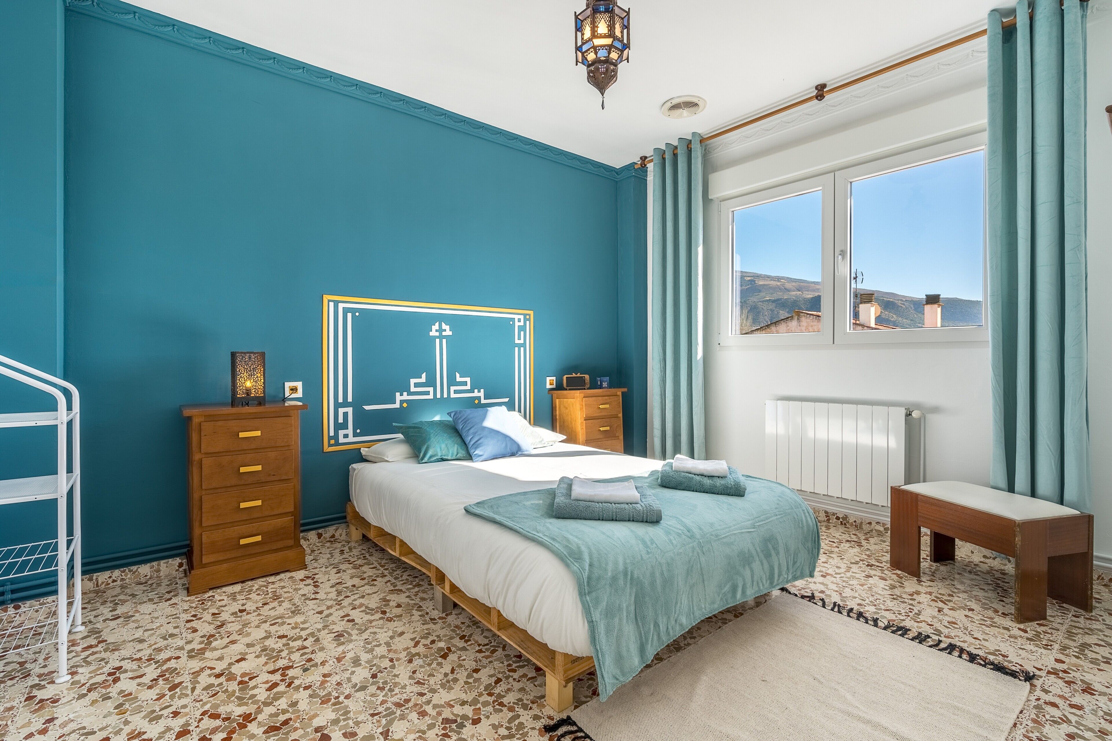 5 habitaciones, tabla de planchar con plancha y wifi gratis 