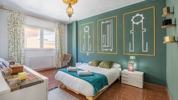 5 bedrooms, iron/ironing board, free WiFi, bed sheets