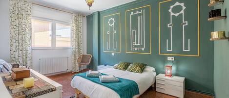 5 bedrooms, iron/ironing board, free WiFi, bed sheets