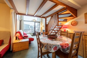 TV - Apartment 'Au Pied Des Pistes' with Mountain View and Balcony (Notre-Dame-de-Bellecombe)