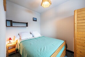 2 bedrooms, bed sheets - Apartment 'Au Pied Des Pistes' with Mountain View and Balcony (Notre-Dame-de-Bellecombe)