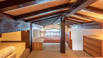 2 bedrooms, bed sheets