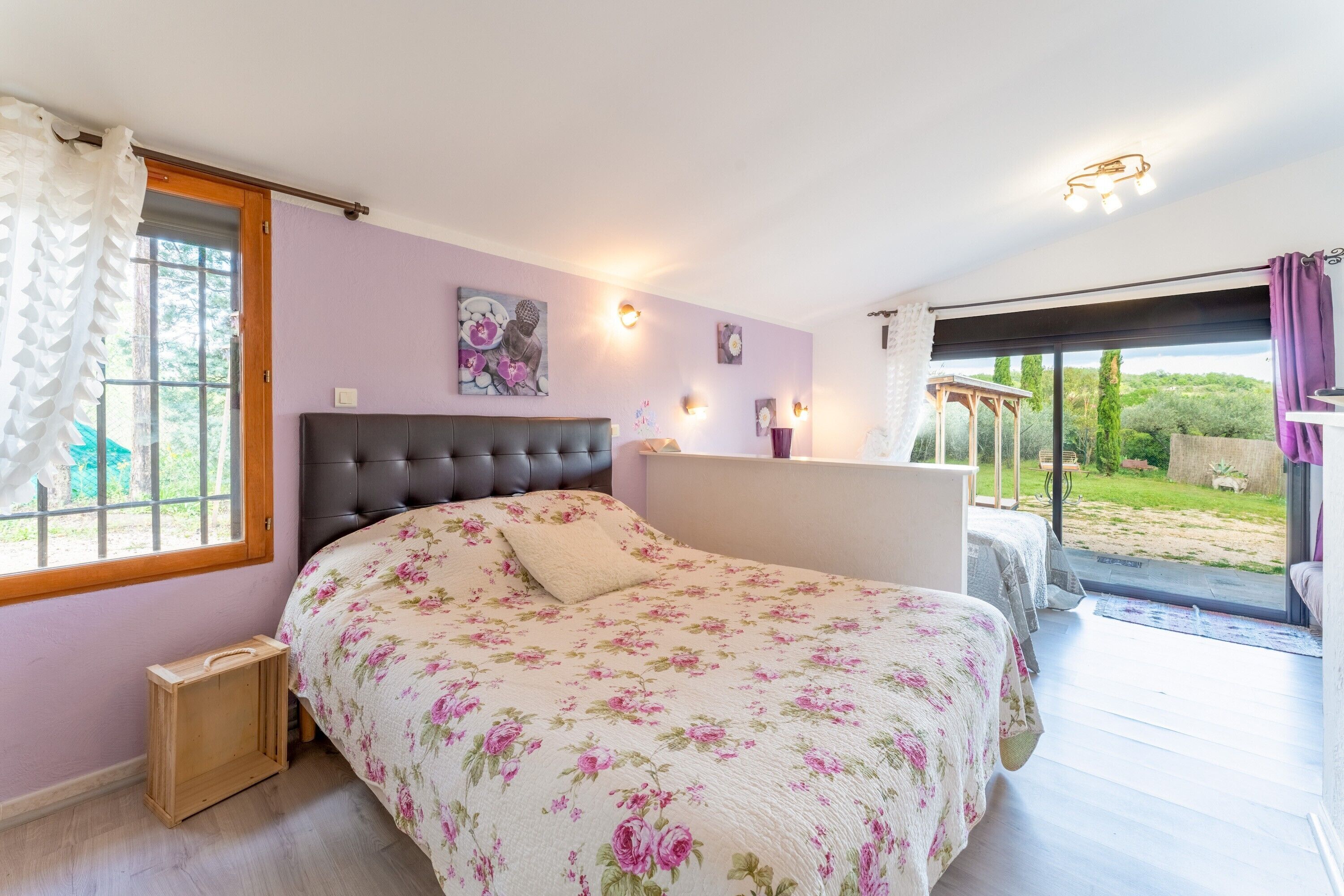 8 chambres, fer et planche à repasser, Wi-Fi gratuit