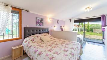 8 bedrooms, iron/ironing board, free WiFi