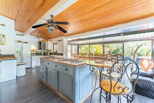 Villa 'Domaine des Maladieres' with private pool, private terrace and air conditioning