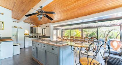 Villa 'Domaine des Maladieres' with private pool, private terrace and air conditioning