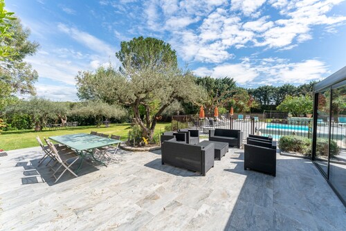 Villa 'Domaine des Maladieres' with private pool, private terrace and air conditioning