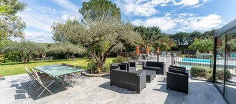 Villa 'Domaine des Maladieres' with private pool, private terrace and air conditioning
