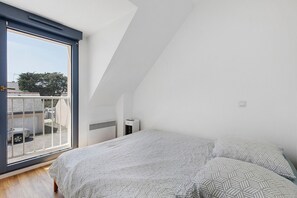 2 bedrooms, WiFi (free), bed sheets