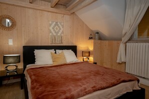 2 bedrooms, iron/ironing board, free WiFi