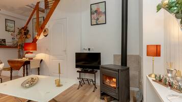 TV, fireplace, DVD player