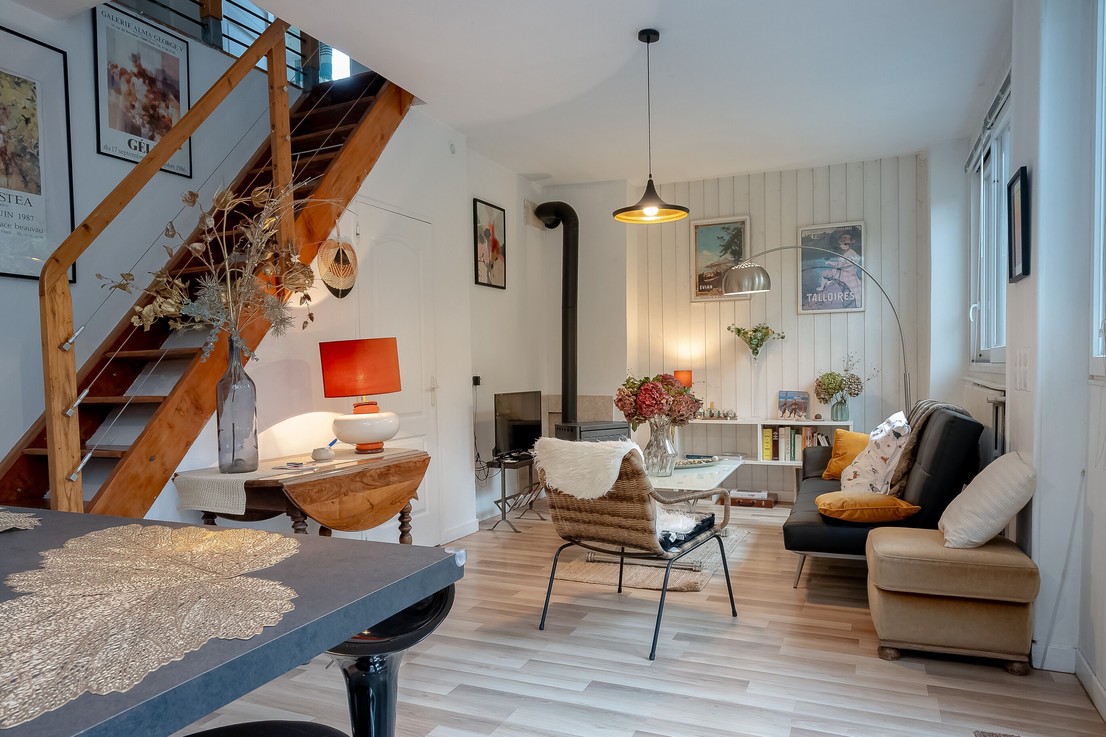 Tv, eldstad och dvd-spelare