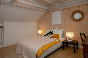 2 bedrooms, iron/ironing board, free WiFi - Holiday Home “La Villa” with Mountain View, Private Terrace and Wi-Fi (Viviers-du-Lac)