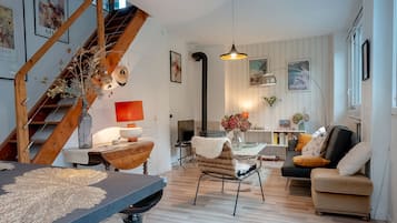 TV, fireplace, DVD player