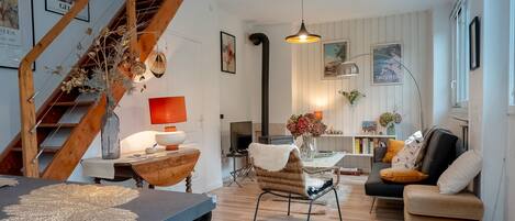 TV, fireplace, DVD player