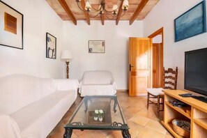 TV, fireplace - Chalet 'Villa Ca'n Tabou' with Mountain View, Private Pool and Wi-Fi (Selva)