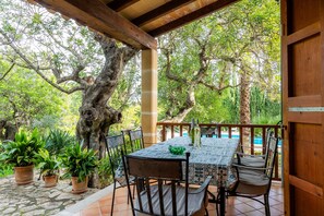 Outdoor dining - Chalet 'Villa Ca'n Tabou' with Mountain View, Private Pool and Wi-Fi (Selva)