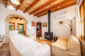 TV, fireplace - Chalet 'Villa Ca'n Tabou' with Mountain View, Private Pool and Wi-Fi (Selva)