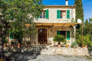 Exterior - Chalet 'Villa Ca'n Tabou' with Mountain View, Private Pool and Wi-Fi (Selva)