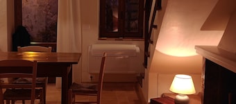 "Vicolo 10: Your Charming Retreat in the Heart of Tuscany"