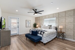 4 bedrooms, iron/ironing board, free WiFi, bed sheets - 5 min to Old Town + Pool + Putting Green + BBQ (Scottsdale)