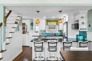 Fridge, oven, stovetop, dishwasher