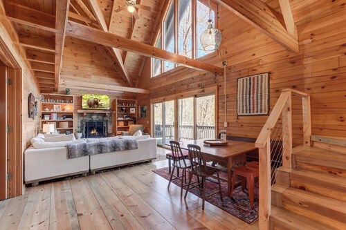 Resting Retreat - Play Arcades, Soak in the Hot Tub + More!