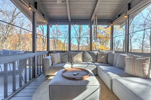 Property grounds - Resting Retreat - Play Arcades, Soak in the Hot Tub + More! (Jasper)