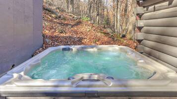 Tina de hidromasaje al aire libre