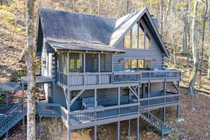 Exterior - Resting Retreat - Play Arcades, Soak in the Hot Tub + More! (Jasper)