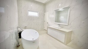 Villa | Bathroom - RRR Luxury Villas (Cisarua)