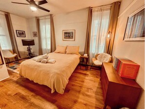 3 bedrooms, desk, travel cot, free WiFi