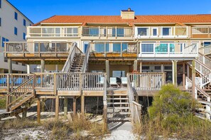 Beachfront living with endless emerald waters right outside your door - Dolphin Run- 4BR Townhome with Amazing Beach Access (Destin)
