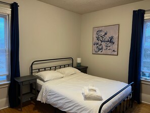 2 bedrooms, desk, iron/ironing board, WiFi