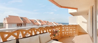 Vacation Apartment 'Luminoso Piso Con Vista Al Mar' with Sea View, Private Pool and Wi-Fi