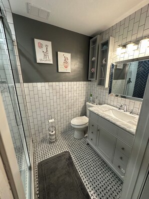 Dusche, Haartrockner, Bidet, Handtücher