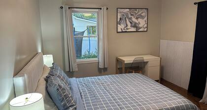 4-bedroom house / 2 suite. Total 3 amazing bathrooms Marietta with AC, WiFi