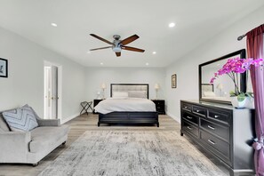 4 bedrooms, iron/ironing board, travel cot, free WiFi - 5 Mins to Strip Vegas Villa Pool Yard Gather Fun! (Las Vegas)