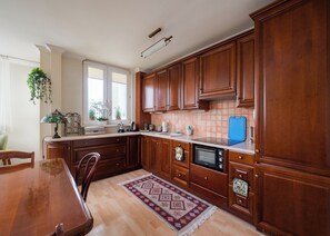 Fridge, oven, stovetop, toaster - Targówek Homely Apartment (Warszawa)