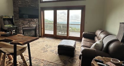 On the Rocks - Cozy 1-br condo w/ stunning views 5 mins to downtown Blowing Rock