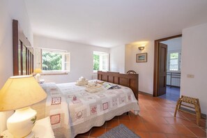 4 室のベッドルーム、WiFi、ベッドシーツ