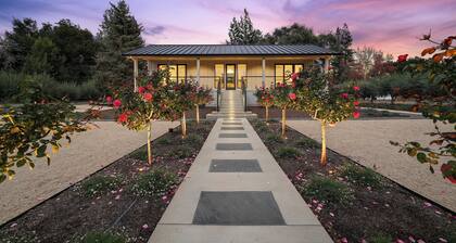 Luxury cottage minutes from Yountville with Pool/SPA Access