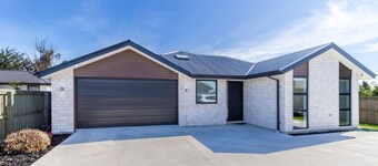 Cozy Hornby Bungalow with Garage