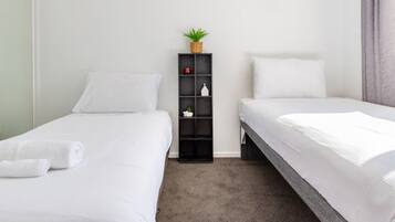 3 makuuhuonetta, silitysrauta/-lauta, ilmainen Wi-Fi, vuodevaatteet