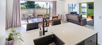 Cozy Hornby Bungalow with Garage