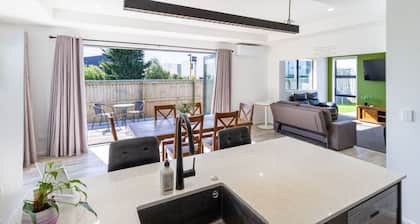 Cozy Hornby Bungalow with Garage