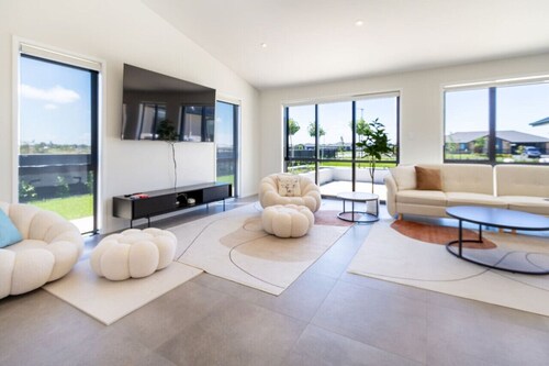 Grand Hideaway in Ebenezer