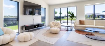 Grand Hideaway in Ebenezer